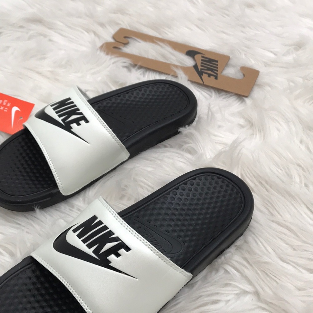 🌸 2 for $30 🌸 Nike slides - Picture 2 of 3